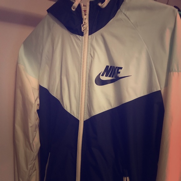 Nike Women’s Windrunner Track Jacket - Picture 1 of 1